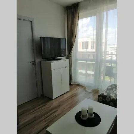 Schoene 2 Zimmer Wohnung, 2 Min. Vom Strand Entfern Апартаменты