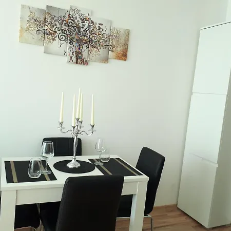 Schoene 2 Zimmer Wohnung, 2 Min. Vom Strand Entfern *