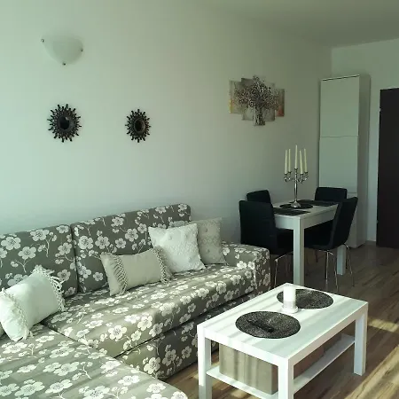 Schoene 2 Zimmer Wohnung, 2 Min. Vom Strand Entfern アパート *