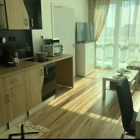 Schoene 2 Zimmer Wohnung, 2 Min. Vom Strand Entfern Бургас